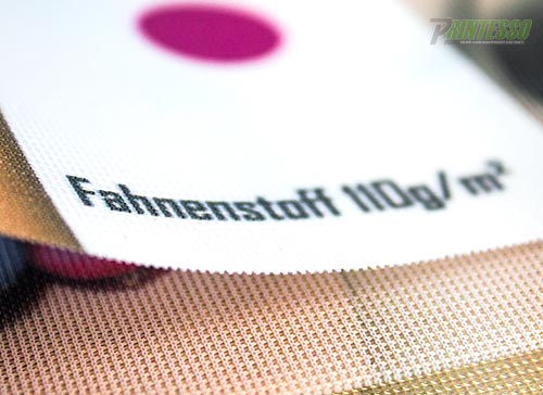 Textildruck für Hissfahnen mit Werbeaufdruck